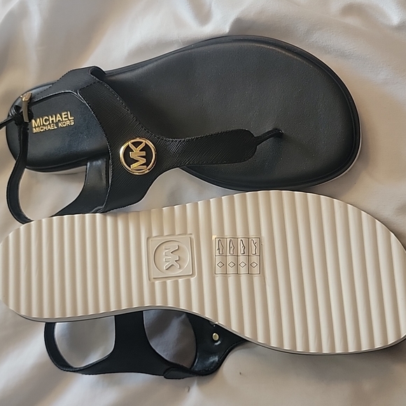 NWOT MICHAEL KORS SANDALS - Picture 2 of 2
